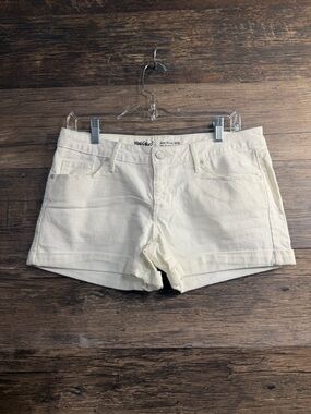 Wassino Women’s Mid-Rise Cream White Denim Shorts - Casual Five-Pocket Style